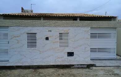 Imagem: A casa possui 3 Dormitórios, 3 Banheiros, 4 Vagas na garagem