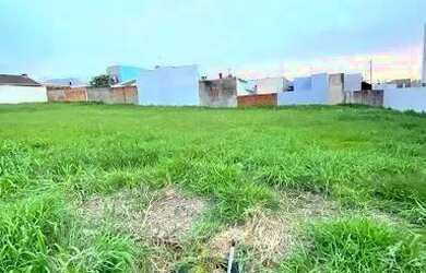 Imagem: O terreno possui 250m² de Área e está localizado em Esmeralda