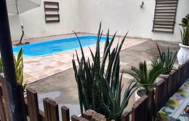 Imagem: A casa possui 3 Dormitórios, 2 Banheiros, 3 Vagas na garagem