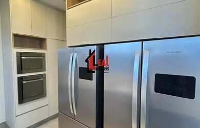 Imagem: A casa em condomínio possui 4 Dormitórios, 5 Banheiros, 2