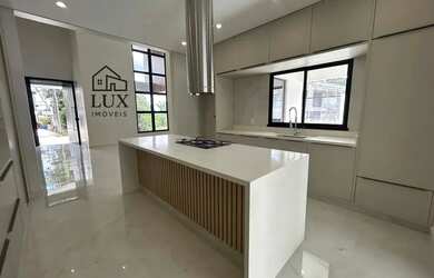 Imagem 9: Alphaville 4 / 230m² / 4 suítes / semi mobiliada / área gourmet / piscina/...