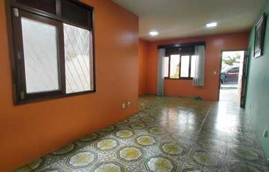 Imagem: A casa possui 4 Dormitórios, 3 Banheiros, 5 Vagas na garagem