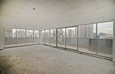 Imagem: O depósito possui 5 Vagas na garagem e 232m² de Área e está