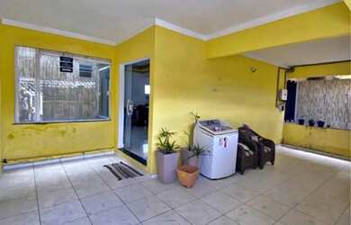 Imagem: A casa possui 3 Dormitórios, 2 Banheiros, 2 Vagas na garagem