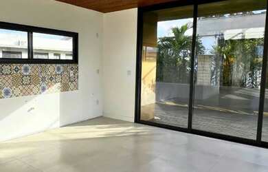 Imagem 11: Condomínio Rosa Internacional, localizado na Praia do Rosa, ao lado da...