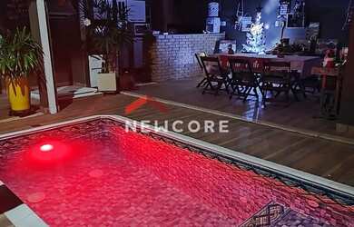 Imagem: A casa possui 3 Dormitórios, 3 Banheiros, 5 Vagas na garagem