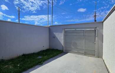 Imagem: A casa possui 2 Dormitórios, 1 Banheiro e está localizado