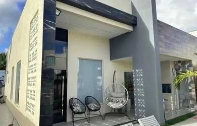 Imagem: A casa possui 3 Dormitórios, 5 Banheiros, 2 Vagas na garagem