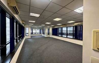 Imagem: O depósito possui 2 Vagas na garagem e 80m² de Área e está