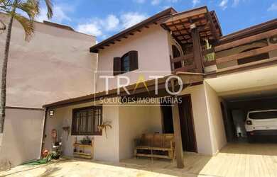 Imagem: A casa possui 3 Dormitórios, 4 Banheiros, 5 Vagas na garagem