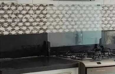 Imagem: A casa possui 3 Dormitórios, 1 Banheiro, 1 Vaga na garagem