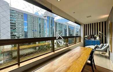 Imagem: O apartamento possui 4 Dormitórios, 4 Banheiros, 3 Vagas na