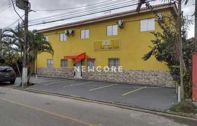 Imagem: O depósito possui 5 Vagas na garagem, 461m² de Área e está