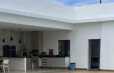 Imagem: A casa em condomínio possui 4 Dormitórios, 4 Banheiros, 2