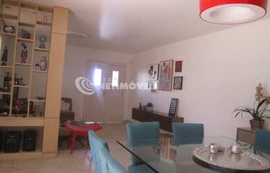 Imagem: A casa possui 3 Dormitórios, 5 Banheiros, 4 Vagas na garagem