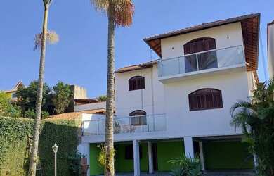 Imagem: A casa em condomínio possui 5 Dormitórios, 4 Banheiros, 5