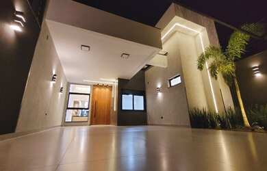 Imagem: A casa possui 3 Dormitórios, 3 Banheiros, 3 Vagas na garagem