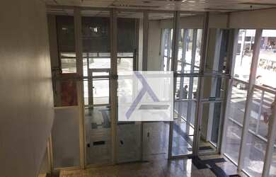 Imagem: O depósito possui 2 Vagas na garagem, 565m² de Área e está