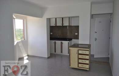 Imagem: O apartamento possui 1 Dormitório, 1 Banheiro, 1 Vaga na garagem