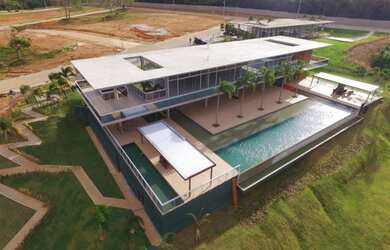 Imagem: O terreno possui 390m² de Área e está localizado em Parque