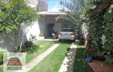 Imagem: A casa possui 2 Dormitórios, 2 Banheiros, 3 Vagas na garagem