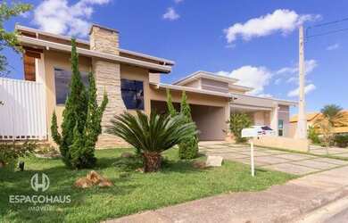 Imagem: A casa em condomínio possui 3 Dormitórios, 3 Banheiros, 2