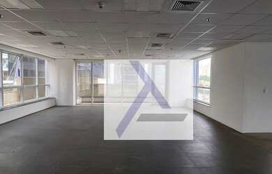 Imagem: O depósito possui 5 Vagas na garagem e 398m² de Área e está