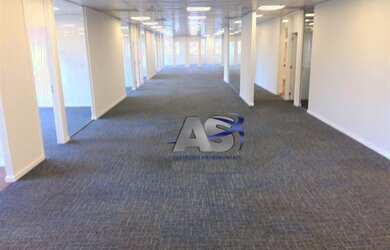 Imagem: O depósito possui 5 Vagas na garagem, 597m² de Área e está