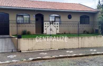 Imagem: A casa possui 5 Dormitórios, 1 Banheiro, 2 Vagas na garagem