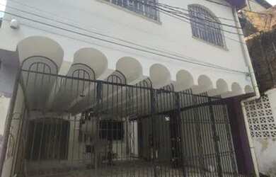 Imagem: A casa possui 4 Dormitórios, 5 Banheiros, 2 Vagas na garagem