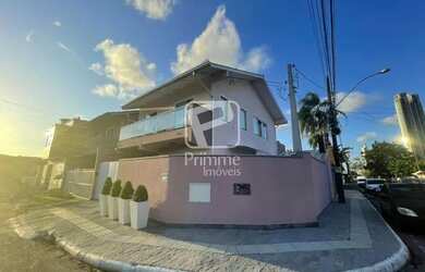 Imagem: A casa possui 2 Dormitórios, 3 Banheiros, 1 Vaga na garagem