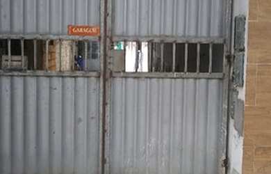 Imagem: A casa possui 2 Dormitórios e 1 Banheiro e está localizado