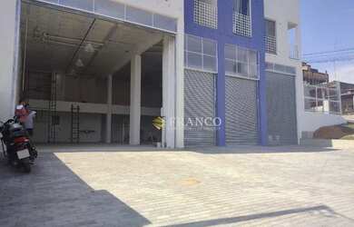 Imagem: O depósito possui 5 Vagas na garagem, 230m² de Área e está