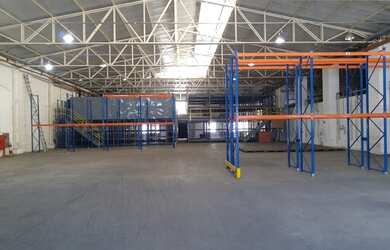 Imagem: O depósito possui 1 Vaga na garagem, 930m² de Área e está