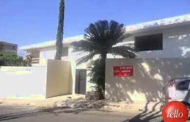 Imagem: A casa possui 1 Banheiro, 5 Vagas na garagem, 1.000m² de Área