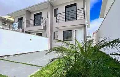 Imagem: A casa possui 3 Dormitórios, 3 Banheiros, 1 Vaga na garagem