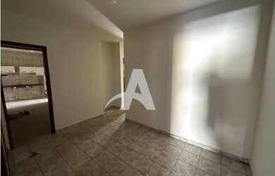 Imagem: A casa possui 3 Dormitórios, 2 Banheiros, 1 Vaga na garagem