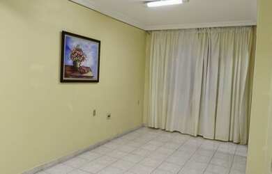 Imagem: A casa possui 3 Dormitórios, 2 Banheiros e está localizado