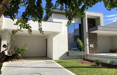 Imagem: A casa em condomínio possui 3 Dormitórios, 4 Banheiros, 2