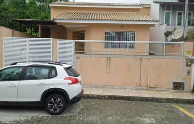 Imagem: A casa em condomínio possui 3 Dormitórios, 1 Banheiro, 1 Vaga