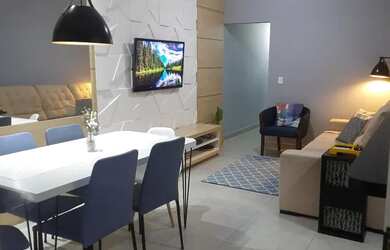 Imagem: A casa possui 2 Dormitórios, 2 Banheiros, 2 Vagas na garagem