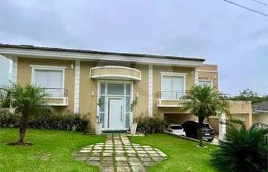 Imagem: A casa em condomínio possui 4 Dormitórios, 5 Banheiros, 5