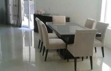 Imagem: A casa possui 3 Dormitórios, 2 Banheiros, 2 Vagas na garagem