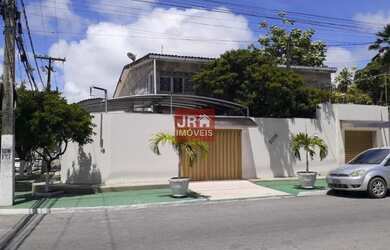 Imagem: A casa possui 5 Dormitórios, 1 Banheiro, 440m² de Área e