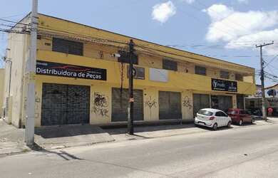 Imagem: O depósito possui 3 Vagas na garagem e 20m² de Área e está