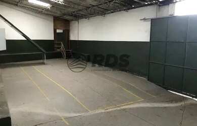 Imagem: O depósito possui 1.049m² de Área e está localizado em