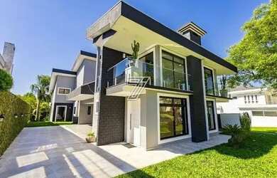 Imagem: A casa em condomínio possui 5 Dormitórios, 5 Banheiros, 4