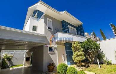 Imagem: A casa possui 3 Dormitórios, 2 Banheiros, 3 Vagas na garagem