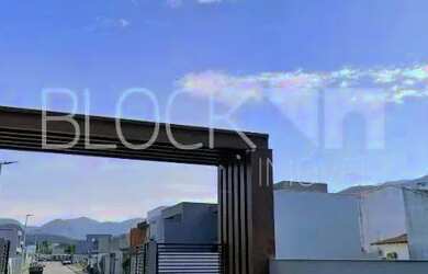 Imagem: A casa em condomínio possui 4 Dormitórios, 5 Banheiros, 2