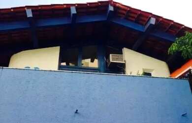 Imagem: A casa possui 5 Dormitórios, 4 Banheiros, 5 Vagas na garagem